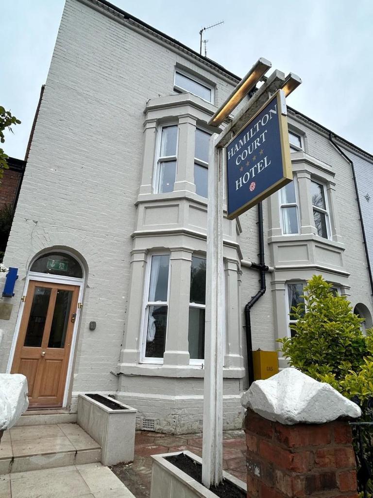 Hamilton Court Hotel Hoole Chester Exteriör bild