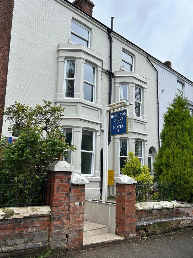 Hamilton Court Hotel Hoole Chester Exteriör bild